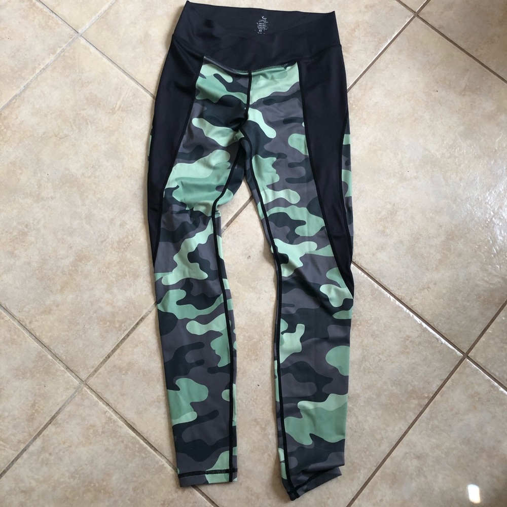 DoYouEven Army Leggings XS. V-front